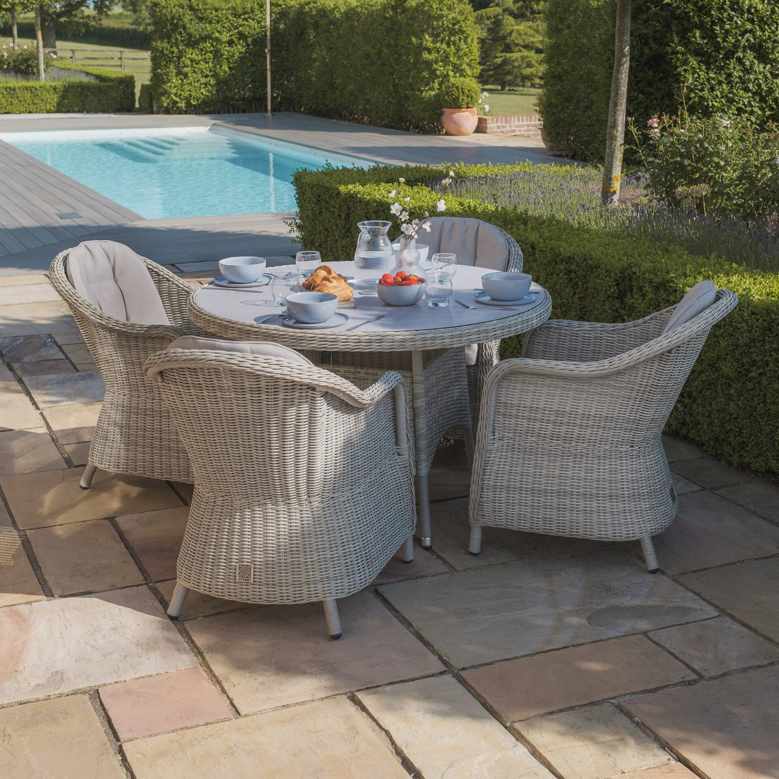 A Oxford Heritage 4 Seat Round Rattan Dining Set - Ceramic Glass - Image 3